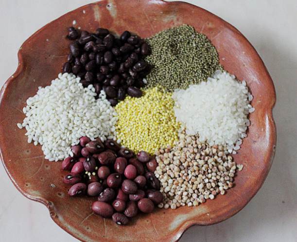 春日吃货清单正月十五的健康美味韩式五谷饭