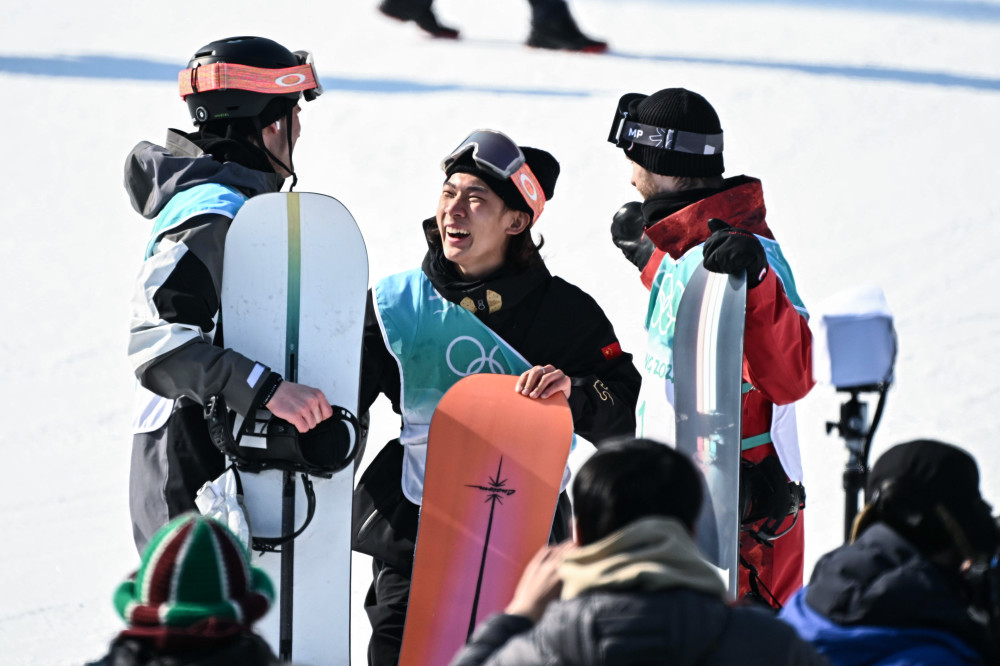 (新華全媒 ·北京冬奧會)單板滑雪——男子大跳臺決賽:蘇翊鳴奪得金牌