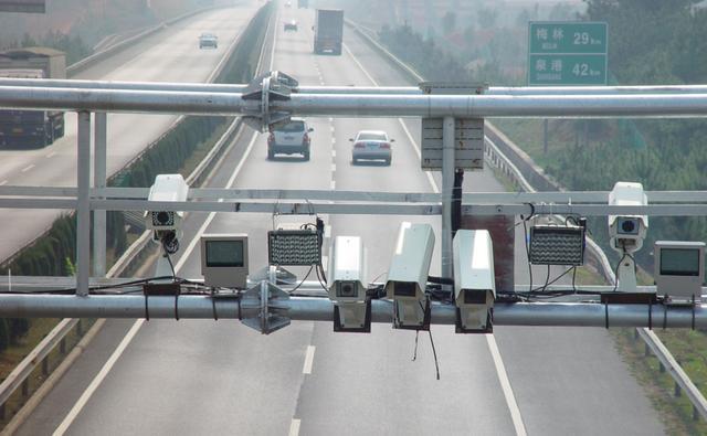 道路交通摄像头被拍1次至少罚200元你知道它的成本是多少吗