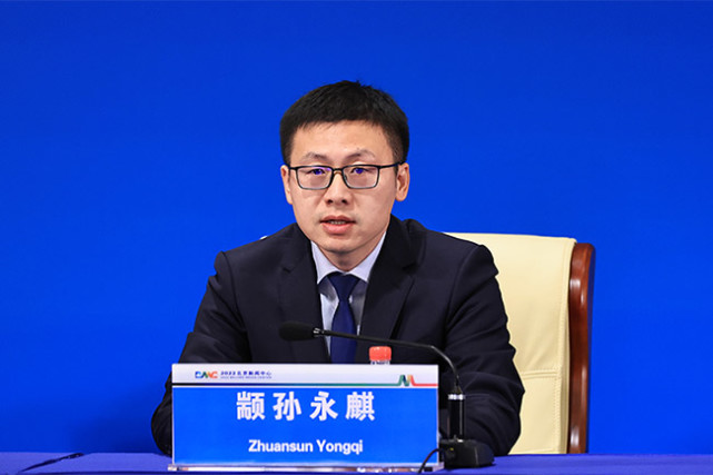 延庆区副区长颛孙永麒介绍延庆区生态文明建设工作情况.