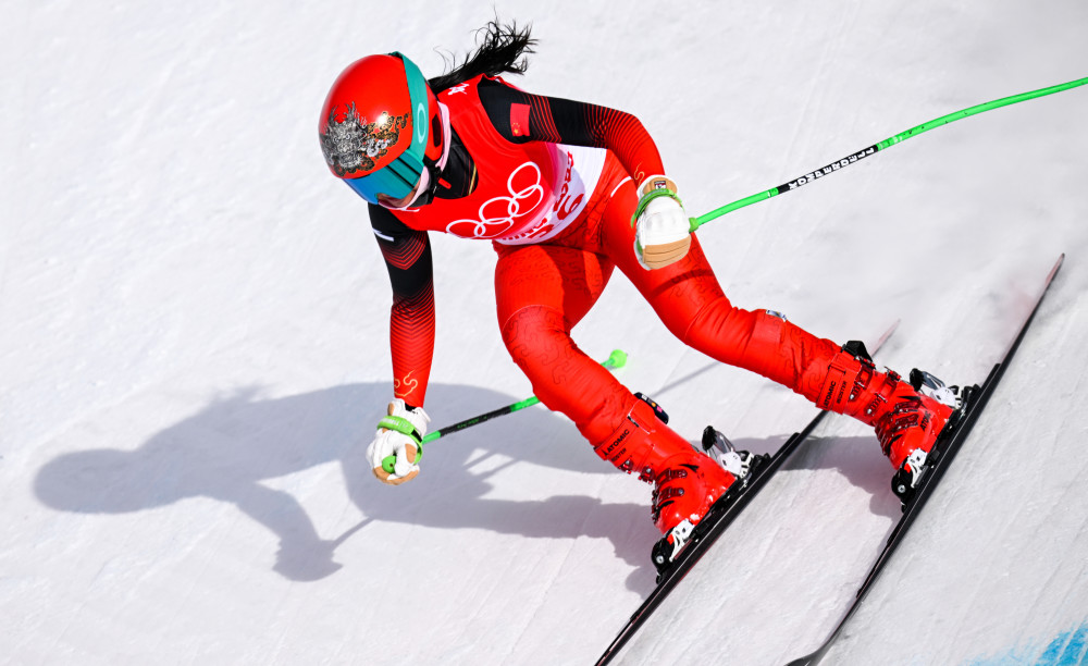 历史最佳孔凡影成中国首个完赛高山滑雪女子滑降的运动员组图