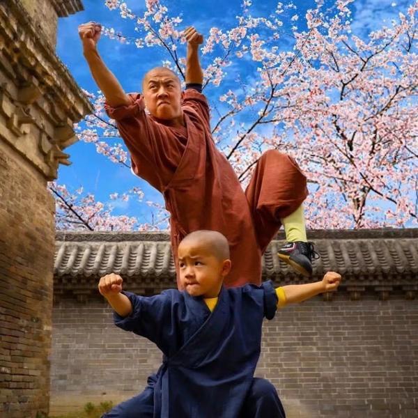 三宝其实是普通人家的孩子,因家离少林寺很近,父母经常去寺里做义工