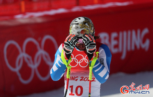 2022年2月7日,北京冬奥会高山滑雪法国选手贝莱佩戴中国风头盔男子