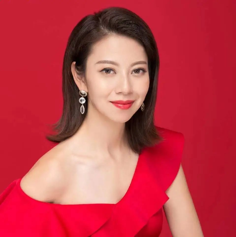 央金0318:00~18:30  明月照湾区澳门广播电视台主持人 鄺坤倫连线香港