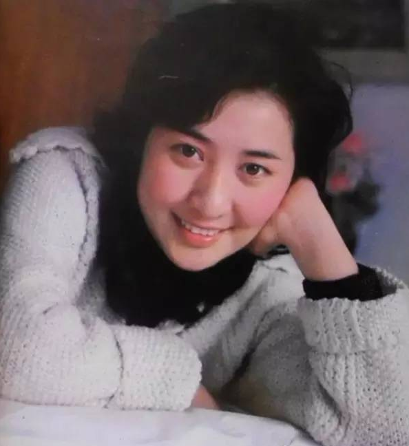 今天咱们要说的这位,就是在《西游记》中扮演金圣功娘娘的詹萍萍