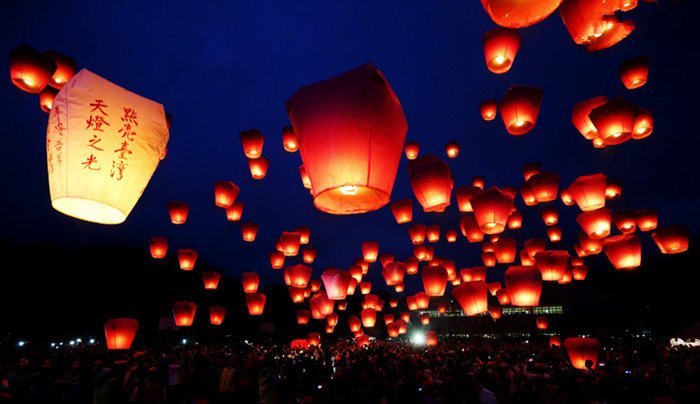 点灯所需之菜油,均为善男信女所捐,视捐油之多寡确定燃灯时间长短,可