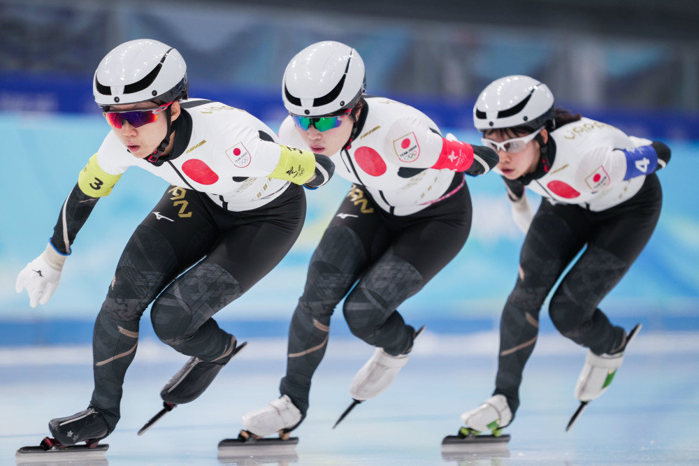 当日,北京2022年冬奥会速度滑冰女子团体追逐半决赛在