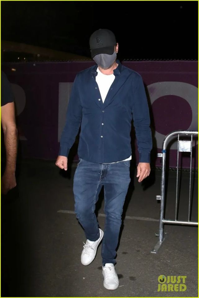 最新街拍莱昂纳多到现场观看美国春晚