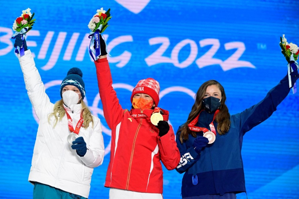 徐梦桃自由式滑雪女子空中技巧摘金再度泪洒颁奖台