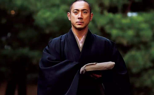 日本茶道史上最响亮的名字,而他的"御用"制陶师长次郎却一直隐于大师