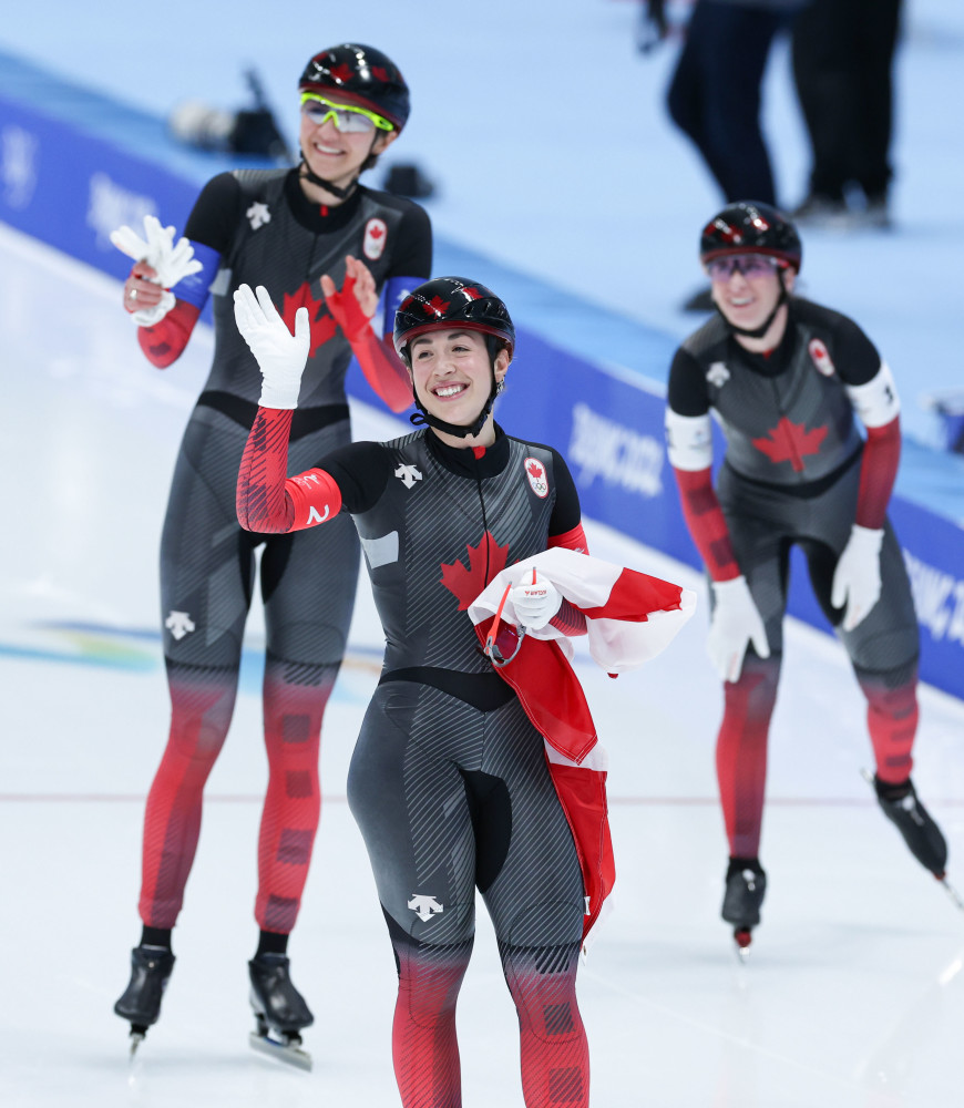 北京冬奥会速度滑冰女子团体追逐决赛加拿大队夺冠5