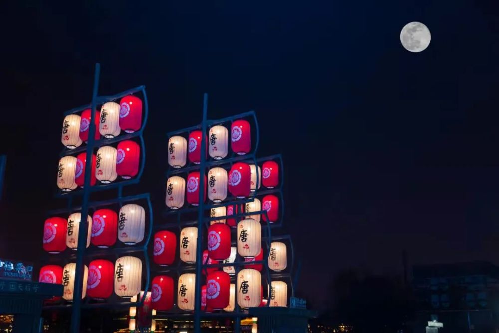 西安元宵夜长安上元夜花市灯如昼