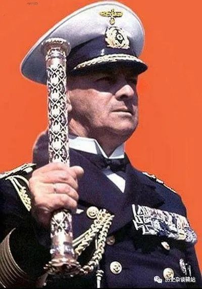 戈林胖子手中拿着那根擀面杖时是不是很像一位厨师