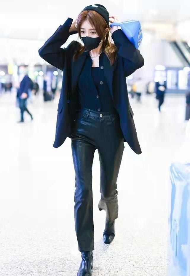 Star Taste Is Not Ordinary Qin Lanxi Assembled Leather Pants To Play A New Trick Cool Handsome And Stylish High Class Laitimes