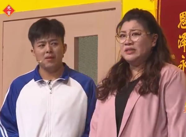 其实无论是从表演嘉宾还是小品名字都看,都很让观众期待,何况,何欢与