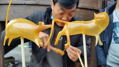 分分钟吹出各种小动物福园巷子的吹糖艺人受游客青睐