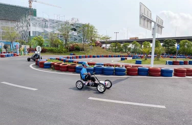 在樱花盛放漫天粉雪中一起来中山坦洲快活谷乐园游玩吧