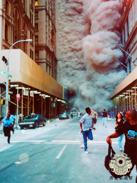 911事件解禁照人们挂在高空绝望求生跳楼男子让人震撼