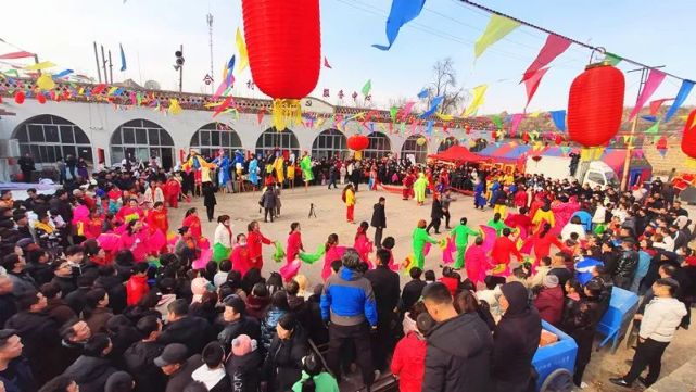 扭秧歌,踩高跷,抬灯官…神木这个村欢天喜地真热闹!