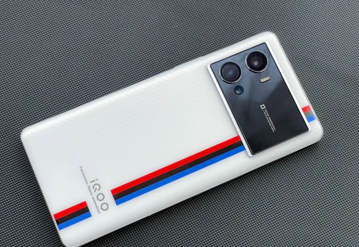 手机性能排行榜安兔兔_性能最强的十款安卓手机,小米12排名第七,第一名跑分高达102万