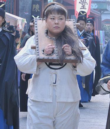 古代押送流放犯人十分辛苦,为何遇到女犯人,衙役们都要抢着去?