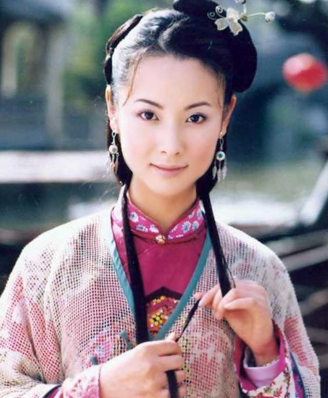 67"最美师娘"杨明娜:曾搭档吴京,辉煌时多风光,现在就有多尴尬