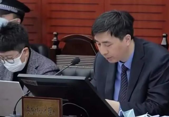今日,上诉人刘鑫及代理律师胡贵云,被上诉人代理律师黄乐平,李婧出庭.