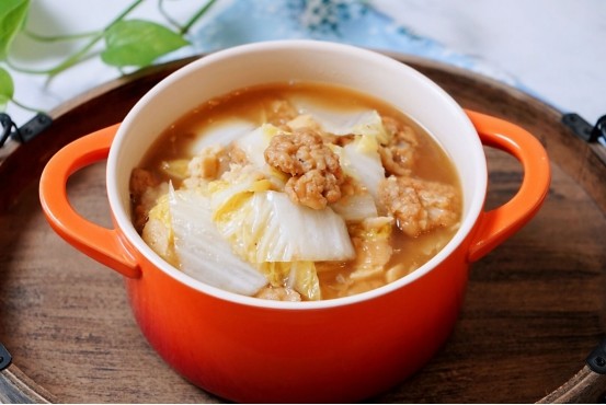 小酥肉白菜豆腐汤,养胃健脾味道鲜美,小酥肉的家常吃法