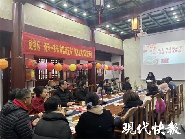 陈翰霖告诉记者,他们都毕业于南京大学,在南大街舞社相识后,四个来自