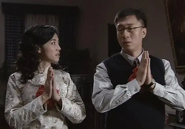 但就在这对新人沉浸在新婚的幸福中时,中共华南分局的香港负责人苏惠