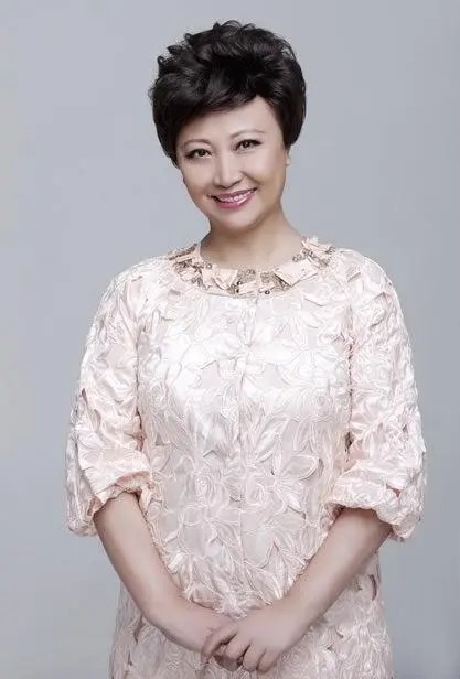 演员徐松子父亲的病痛让她心碎58岁离异不愿再婚现状令人羡慕