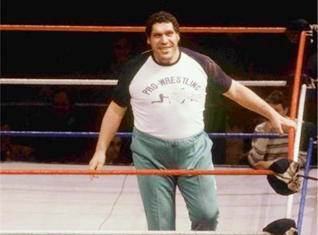 巨人安德烈一次能喝127瓶啤酒34岁去世骨灰量太惊人