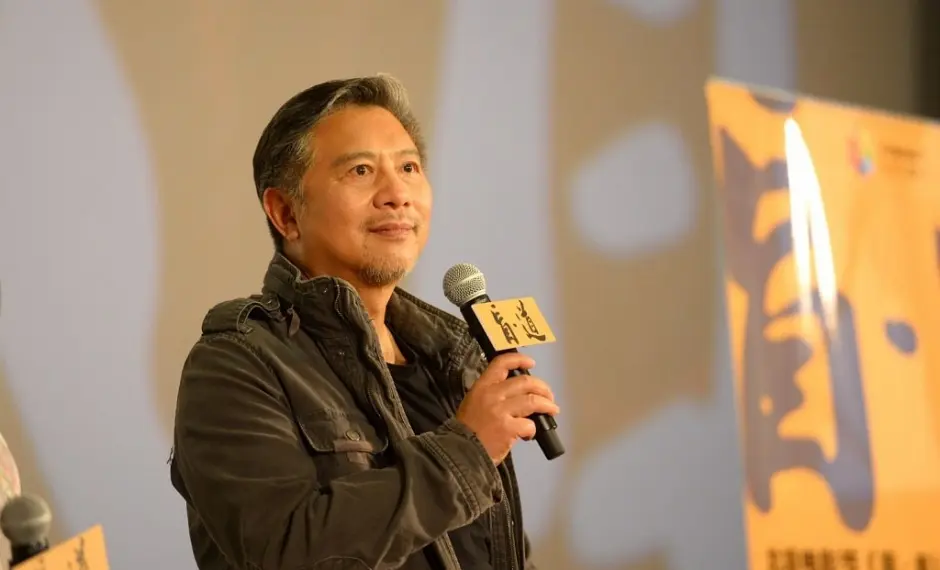 知不觉在李杨的心里播下了,但父亲坚决不同意,说打死也不能让他当演员