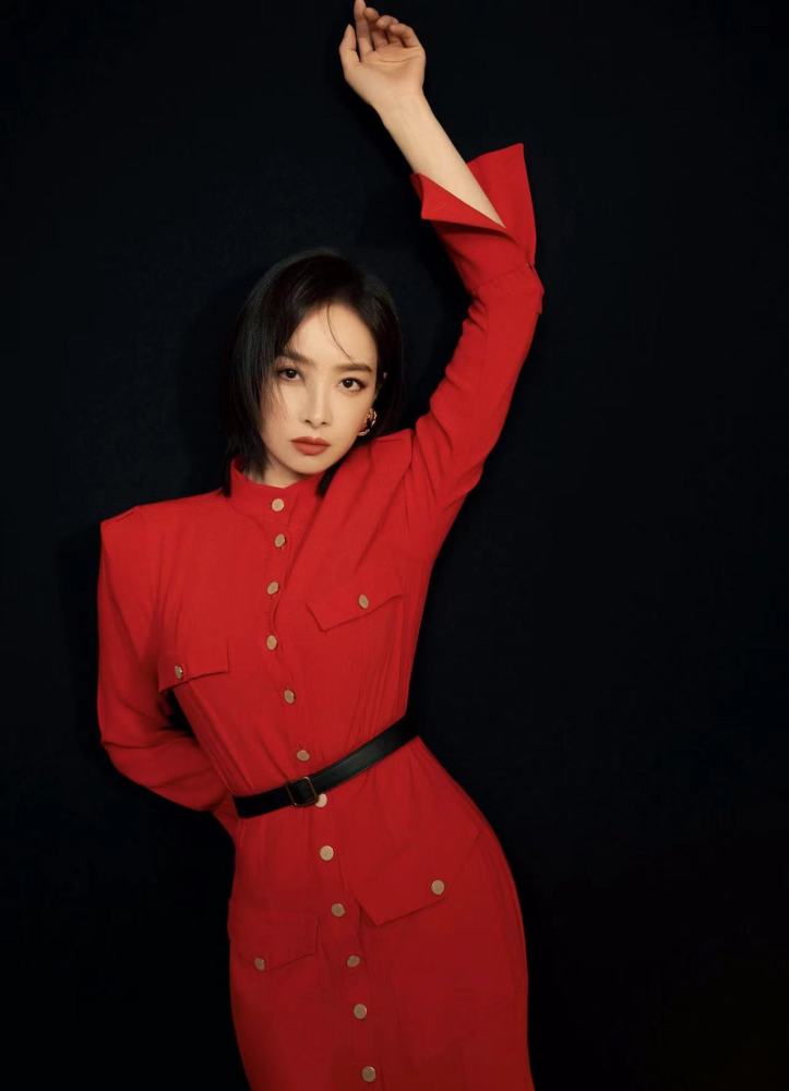 红色系穿搭又来了,宋茜这一身连衣裙不仅显高,还显白_腾讯新闻