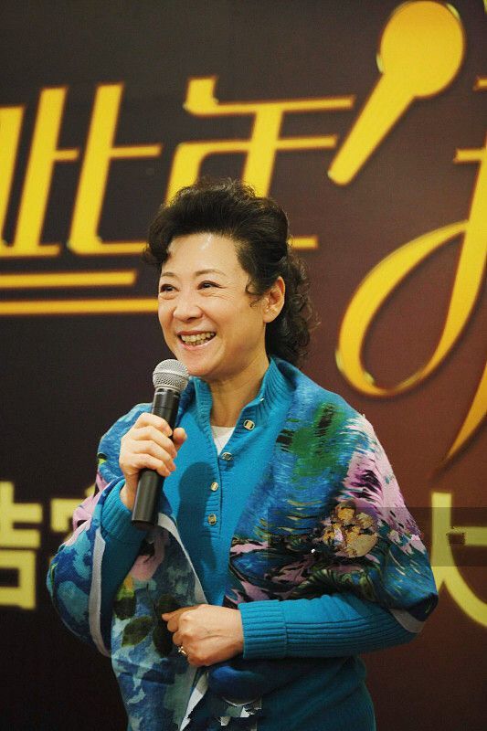 明星不裝才漂亮72歲王馥荔滿臉皺紋和黃斑自然真實氣質溫婉