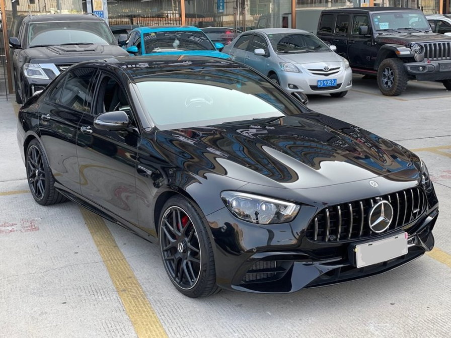 花188万买奔驰e63s标准西装暴徒保时捷车主也竖起拇指