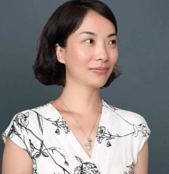 2003年"非典"期间,身为行政大总管的童文红当机立断采取断然措施隔离