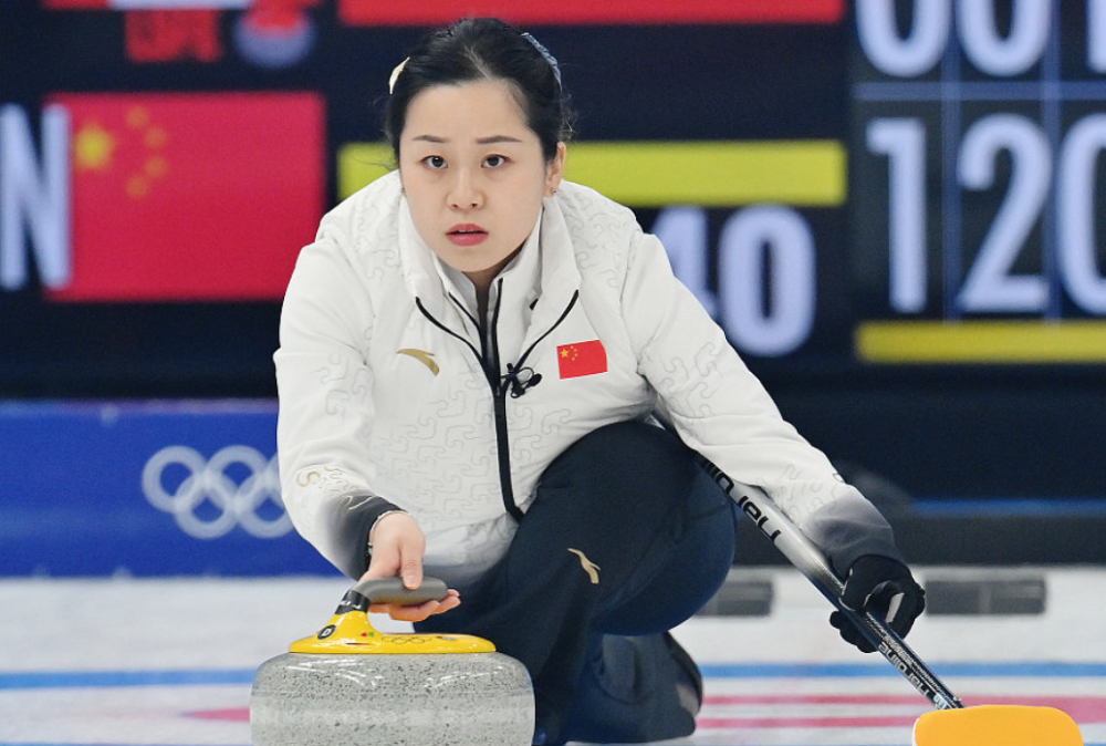 收官战中国女子冰壶逆转加拿大王芮极稳奠定胜局未来可期