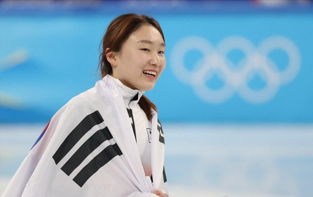 崔敏静1金2银收官,因夺银痛哭被全网嘲讽后卫冕1500米