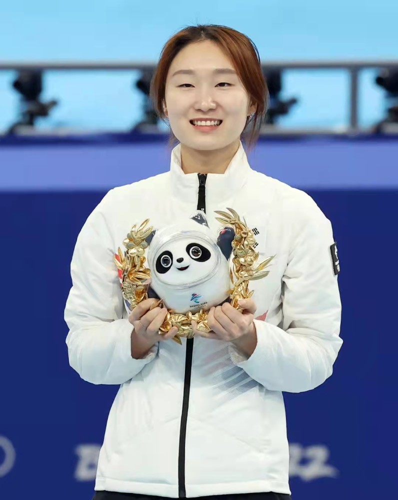 崔敏静的2个名字打在冬奥会电视上王濛调侃周洋照片换人了