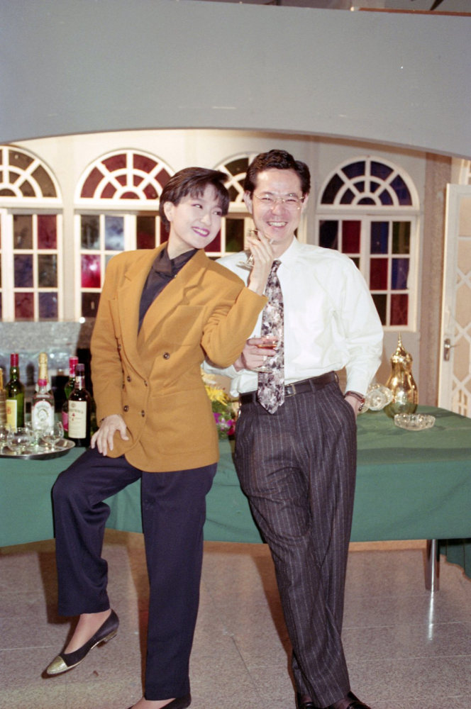 听到巴戈噩耗,人在上海的方芳芳表示非常难过,她说"