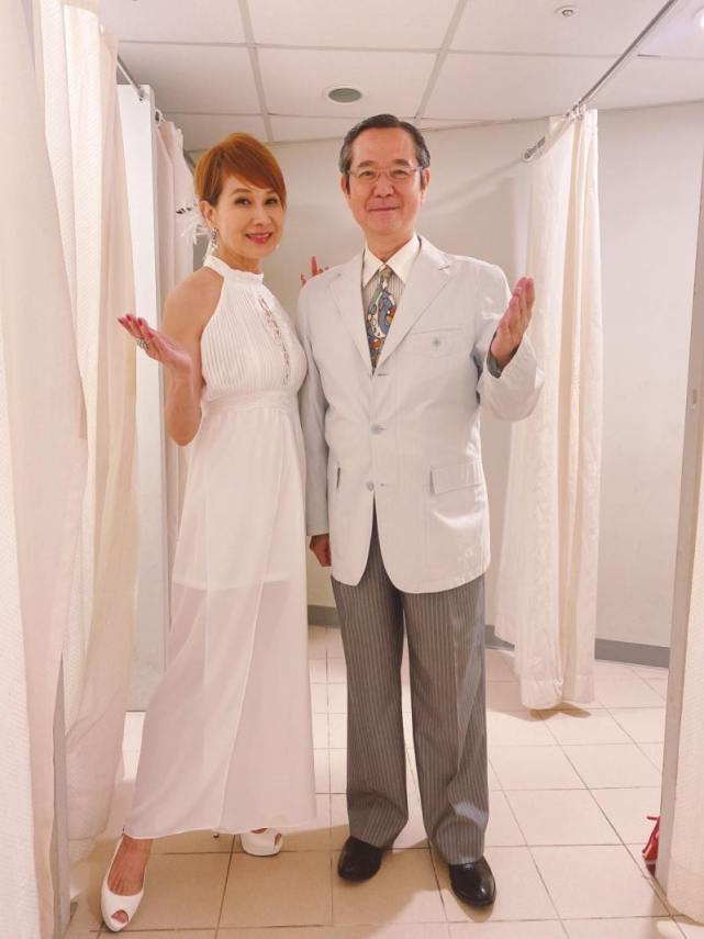 听到巴戈噩耗,人在上海的方芳芳表示非常难过,她说"