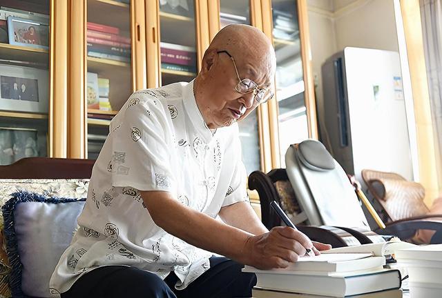 58岁任陕西省长61岁任河南省委书记侯宗宾的一生成就不凡