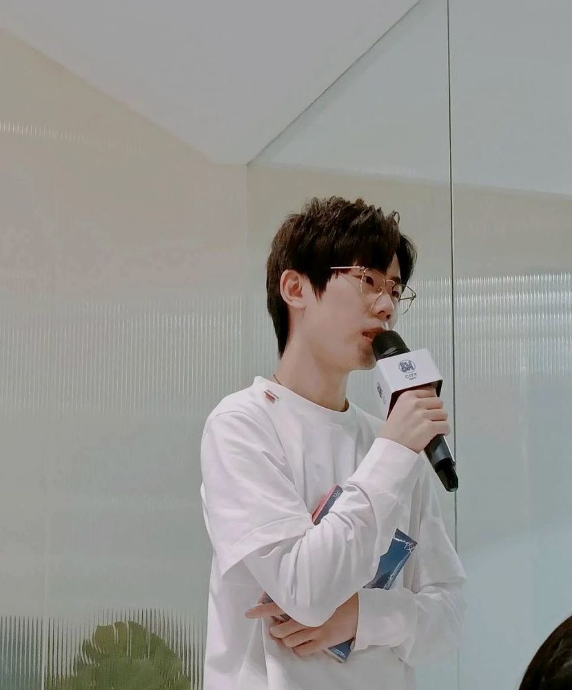 暌违两年卢思浩携作品黎明前的那一夜全新归来