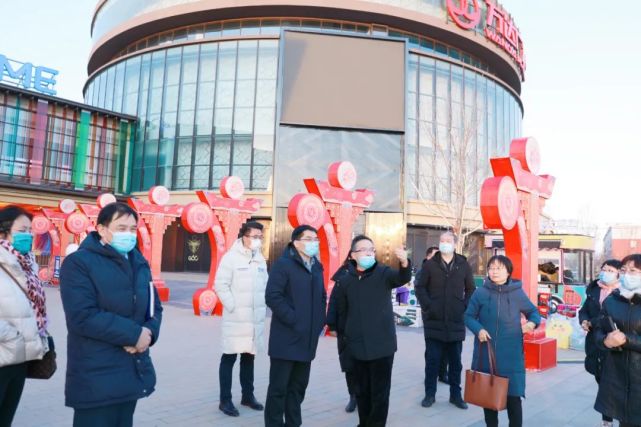 郭清尧一行实地考察了乐多港万达广场的经营情况,全