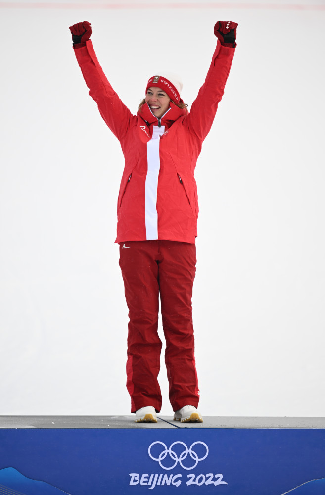 北京冬奥会高山滑雪女子全能项目瑞士选手夺冠