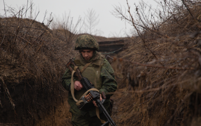 乌克兰政府军向乌东地区开火？美国有最大嫌疑？真相又是如何？长颈鹿美语和佳音英语