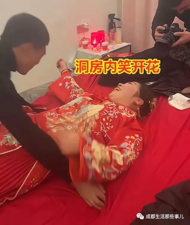 新娘遭遇闹婚新郎好兄弟轮番上阵新娘非常大方玩得很开心