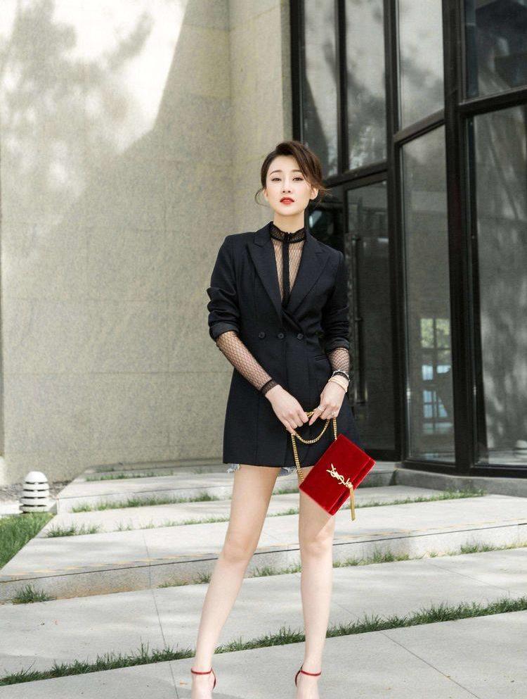 虽然传闻很多,但是林鹏自己却很坦然表示自己和房祖名的关系只是见过