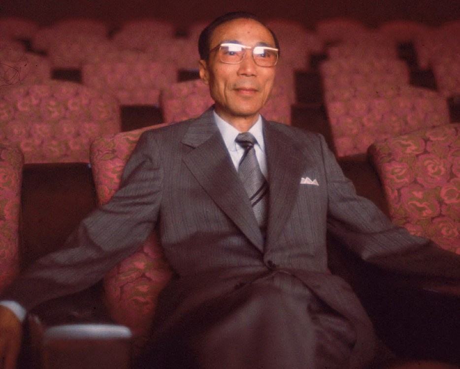 邹文怀输掉了官司,赔偿了10万元给邵逸夫.